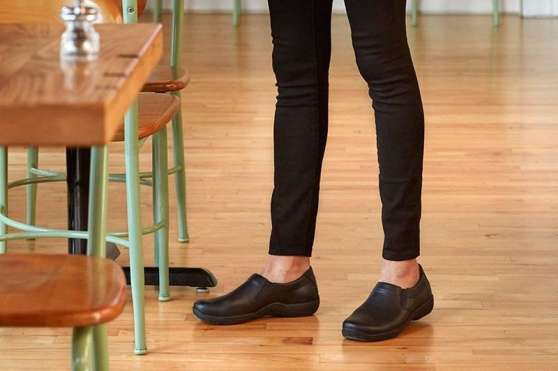 Best-Shoes-for-Waitressing-6